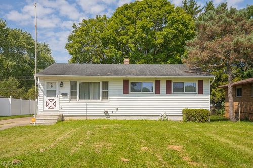 5624 Vickie Ln, Bedford, OH, 44146-2415 | Card Image