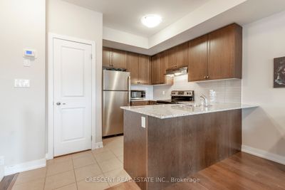 206 - 250 Royal York Rd, Condo with 2 bedrooms, 2 bathrooms and 1 parking in Etobicoke ON | Image 3