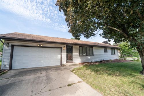 912 Golding Ln, Apple Valley, MN, 55124-8918 | Card Image
