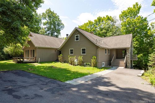 12 Wolf Ln, Pleasant Valley, NY, 12569-5078 | Card Image