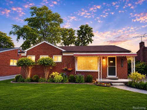 9100 Brentwood St, Livonia, MI, 48150-4082 | Card Image