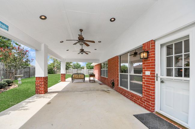 Freshly painted patio area with lots of elbow room. | Image 38