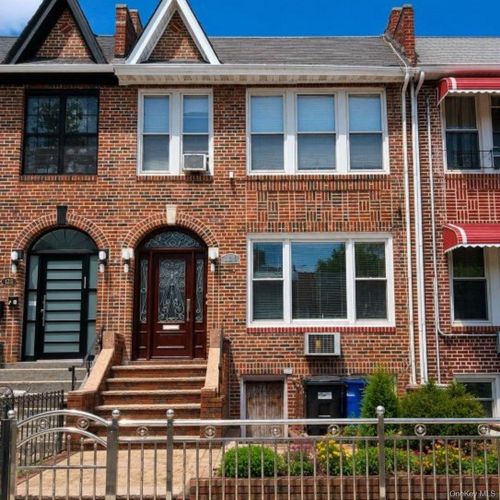 127 E 52nd Street, New York, NY, 11203 | Card Image