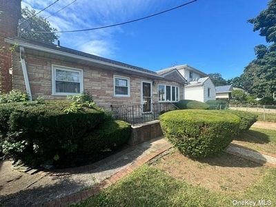 189 Sylvester Street, House other with 3 bedrooms, 2 bathrooms and null parking in Westbury NY | Image 3