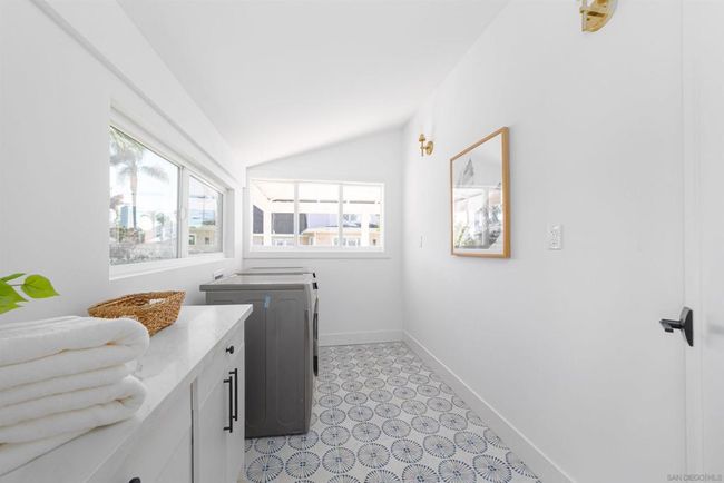 Downstairs Laundry room | Image 25
