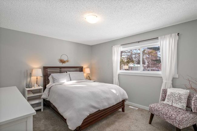 11468 Braniff Road Sw, Home with 4 bedrooms, 2 bathrooms and 4 parking in Calgary AB | Image 12