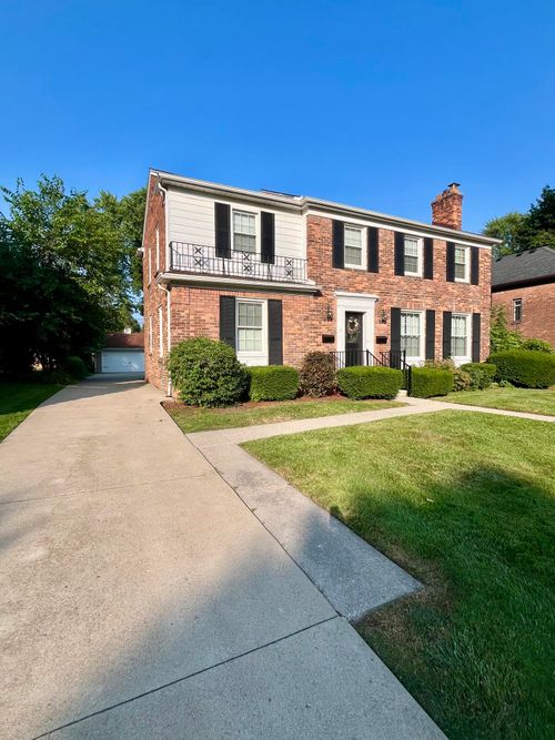 392 Neff Rd, Grosse Pointe, MI, 48230-1645 | Card Image