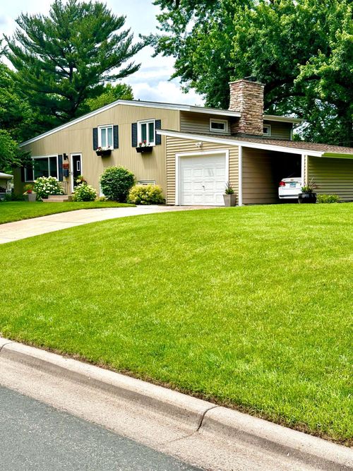 2820 Overlook Dr, Bloomington, MN, 55431-3911 | Card Image