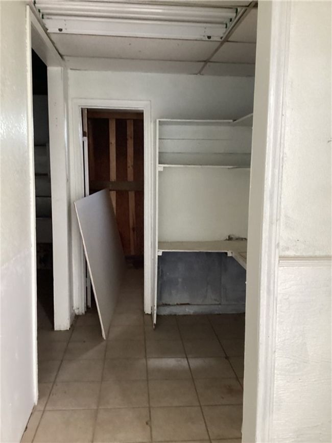 Hall to kitchen | Image 6