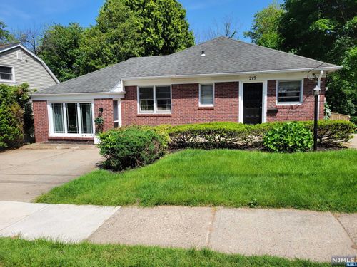 219 Overpeck Avenue, Ridgefield Park, NE, 07660 | Card Image