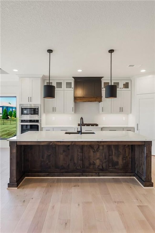 17556 Acton St, House other with 4 bedrooms, 3 bathrooms and null parking in Overland Park KS | Image 11