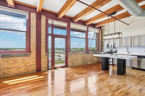 405-215 W Maple Street, Milwaukee, WI, 53204 | Card Image