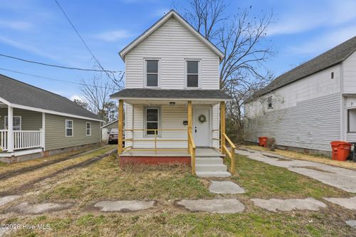 200 Queen Street, Elizabeth City, NC, 27909 | Card Image