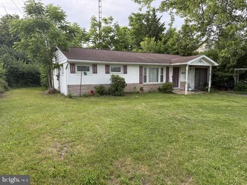 1811 Holly Ln, CHAMBERSBURG, PA, 17202-7544 | Card Image