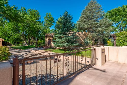 1122 Green Valley Rd Nw, Los Ranchos, NM, 87107-6324 | Card Image