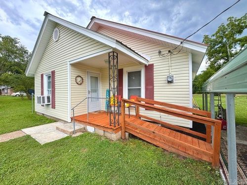 325 Broadwater Ln, Batesville, AR, 72501-2515 | Card Image