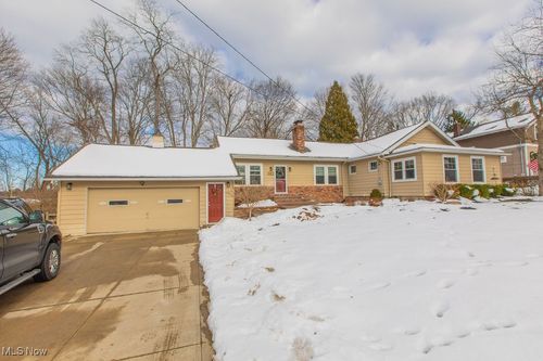 7072 Oak St, Chagrin Falls, OH, 44022-3430 | Card Image