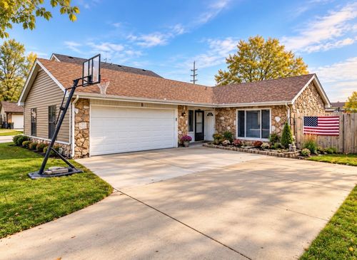 8 Southbury Ct, Streamwood, IL, 60107-1925 | Card Image