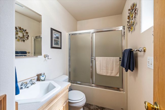 Main level bathroom | Image 34