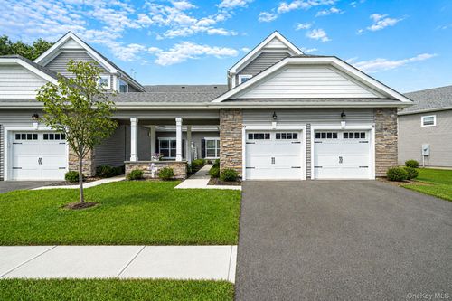 77 Willow Circle, Brookhaven, NY, 11727 | Card Image