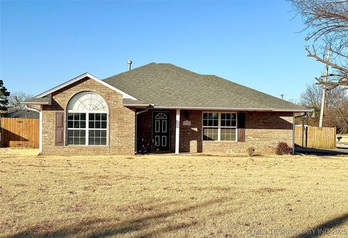 1003 W Oak St, Stroud, OK, 74079-3842 | Card Image