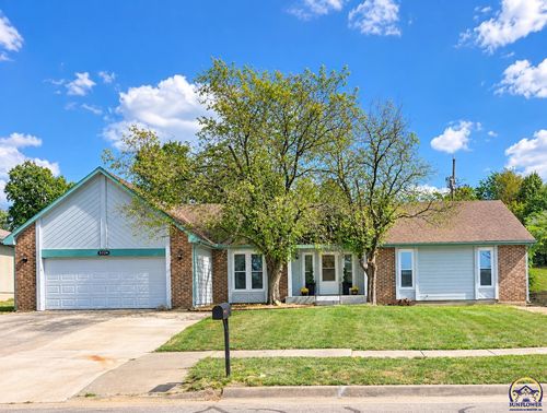 3324 Sw Skyline Dr W, Topeka, KS, 66614-3924 | Card Image