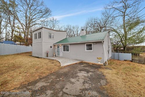 204 Shawnee Dr, East Stroudsburg, PA, 18302-8226 | Card Image