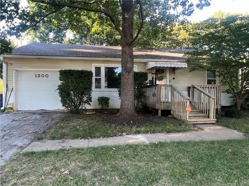 1300 Ne 67th Ter, Gladstone, MO, 64118-3546 | Card Image
