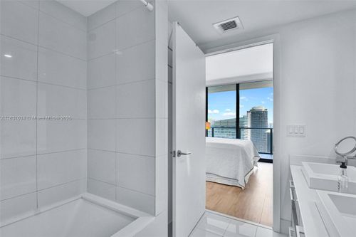 unit-3711-1300 S Miami Ave, Miami, FL, 33130-4490 | Card Image
