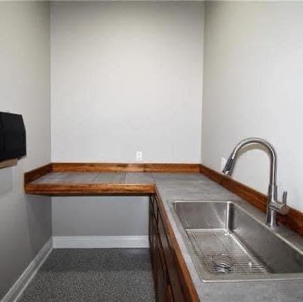 Commercial Lease in Pineville 5