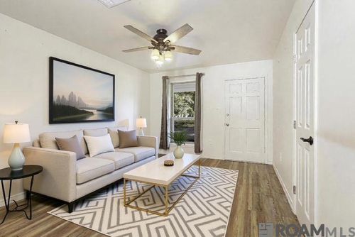 911 Hatchell Ln, Denham Springs, LA, 70726-2620 | Card Image