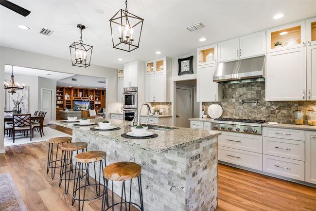 2305 Manana St, House other with 4 bedrooms, 4 bathrooms and 6 parking in Austin TX | Image 6