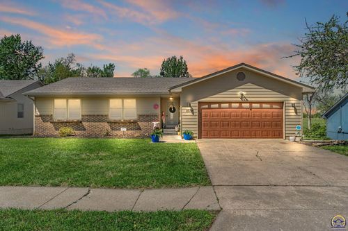 1579 Sw Cheyenne Hills Rd, Topeka, KS, 66604-4022 | Card Image