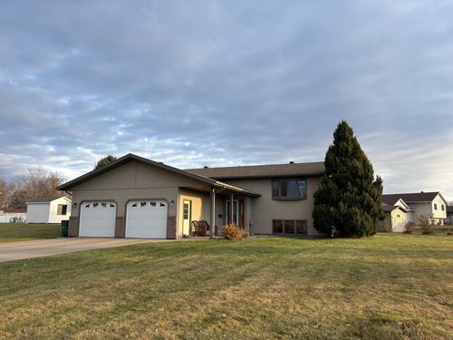 1511 Westmore Ave, Wahpeton, ND, 58075-3722 | Card Image