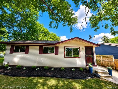 724 Parkwood Ave, Pontiac, MI, 48340-3067 | Card Image
