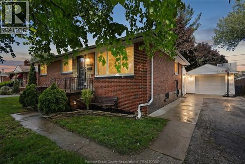 3668 Mckay Ave, Windsor, ON, N9E2S2 | Card Image