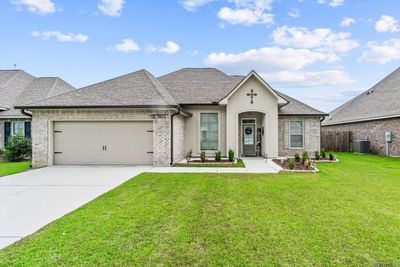 13700 Fig Dr, House other with 3 bedrooms, 2 bathrooms and null parking in Denham Springs LA | Image 1