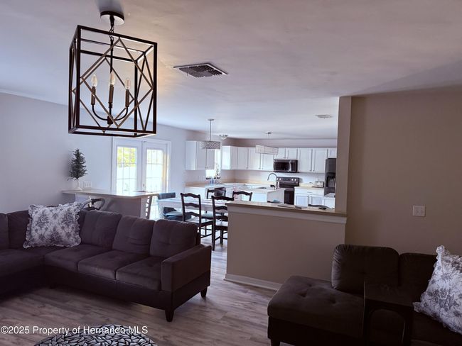 6113 Freeport Dr, House other with 4 bedrooms, 3 bathrooms and null parking in SPRING HILL FL | Image 8