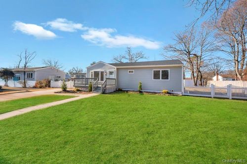 18 S 28th St, Wyandanch, NY, 11798-3710 | Card Image