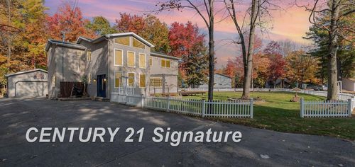 7451 Narragannett Dr, Hope, MI, 48628-9719 | Card Image