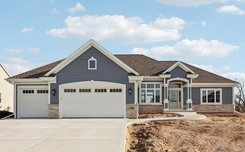 1940 N Creek Dr, Grafton, WI, 53024-1223 | Card Image
