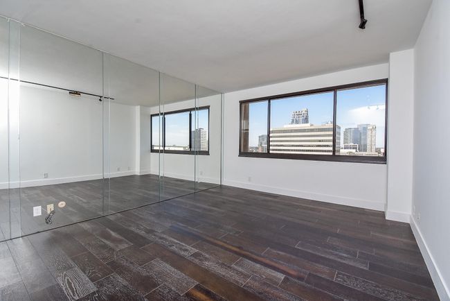 UNIT-1106 - 49 Briar Hollow Ln, Condo with 2 bedrooms, 2 bathrooms and 2 parking in Houston TX | Image 4