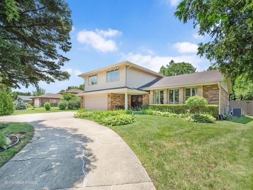 8201 Crestview Dr, Willow Springs, IL, 60480-1009 | Card Image