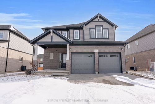 27 Monarch St, Welland, ON, L3C0E6 | Card Image