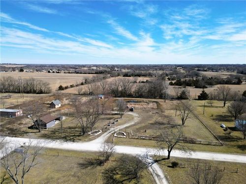 32947 Manor Rd, Paola, KS, 66071-4855 | Card Image