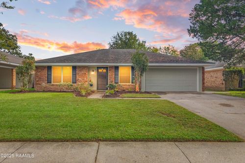 405 Elmwood Dr, Lafayette, LA, 70503-5219 | Card Image
