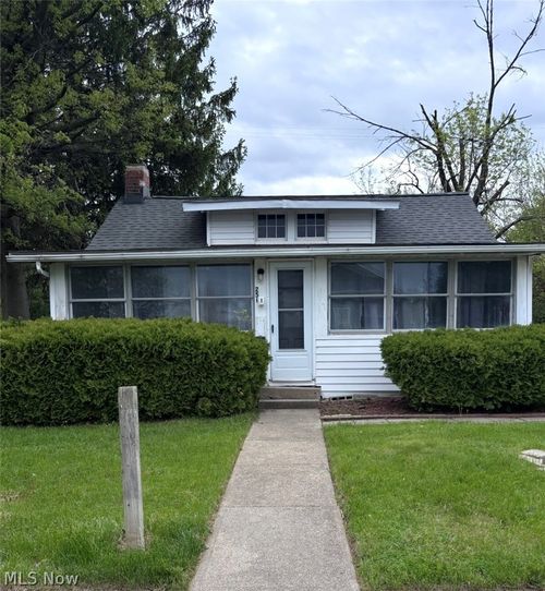 251 E 238th St, Euclid, OH, 44123-1526 | Card Image