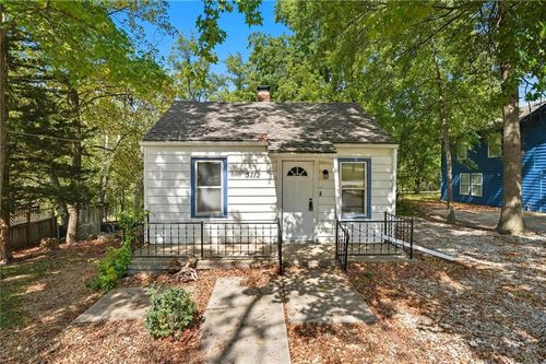 3712 Ne 57th Ter, Gladstone, MO, 64119-2345 | Card Image