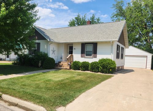811 6th St Sw, Pipestone, MN, 56164-1111 | Card Image