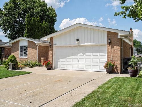 4971 Chadbourne Dr, Sterling Heights, MI, 48310-5118 | Card Image